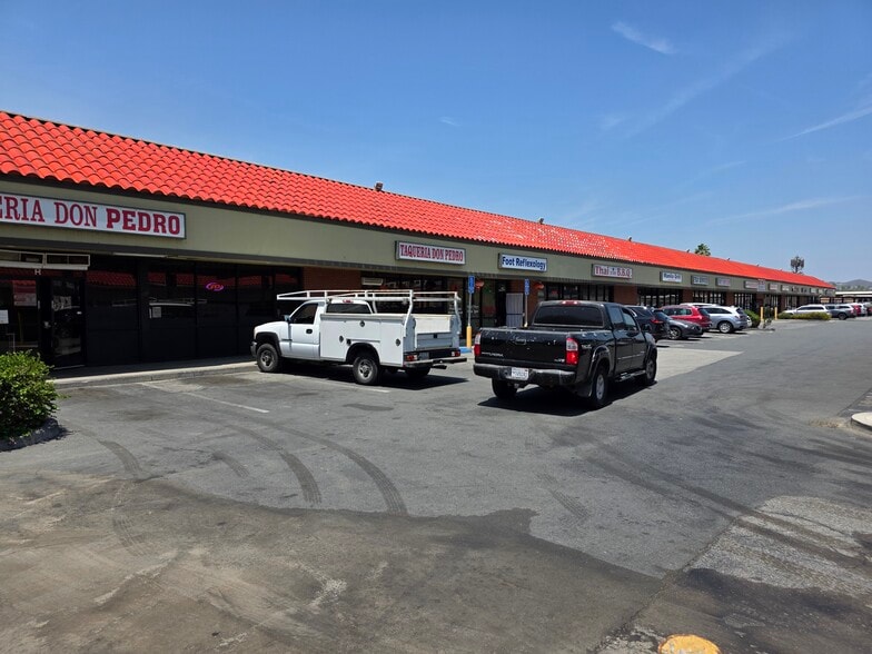 More Photos Of 3830 N Mckinley St, Corona Unknown For Lease