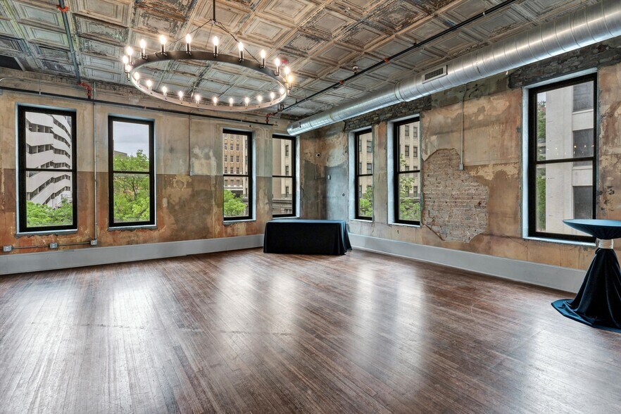 More Photos Of 901 Houston St, Fort Worth Office For Lease