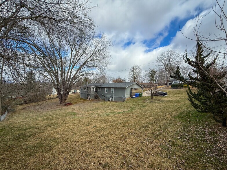 More Photos Of 483 Caribou Rd, Asheville Specialty For Sale
