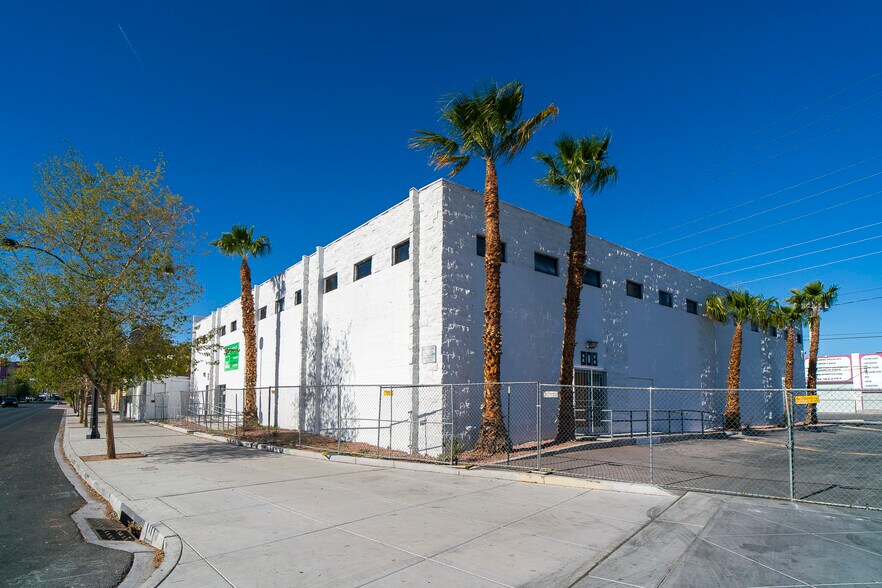 More Photos Of 808-810 S Main St, Las Vegas Flex For Sale