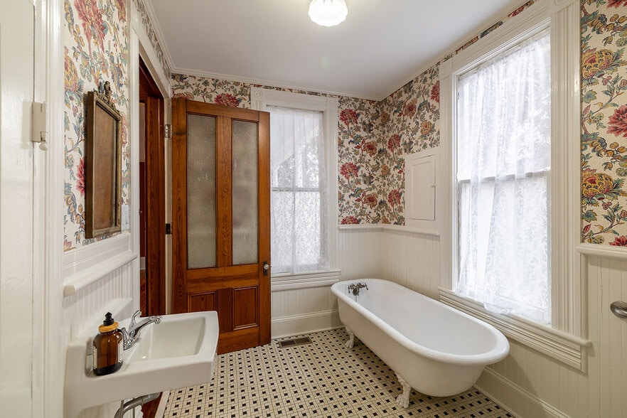 More Photos Of 892 Prince Ave, Athens Medical For Lease