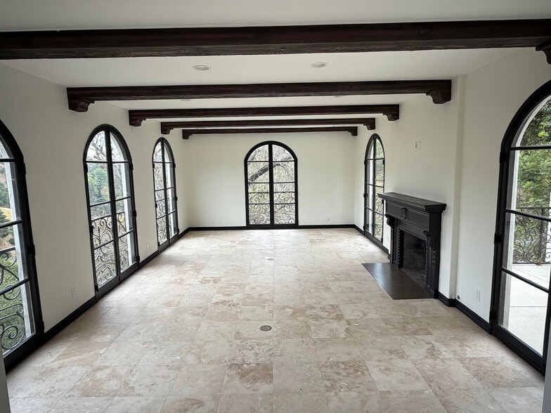 More Photos Of 1301 N Beverly Dr, Beverly Hills Specialty For Sale