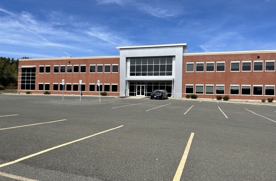 More Photos Of 33 Tech Valley Dr, East Greenbush Flex For Lease