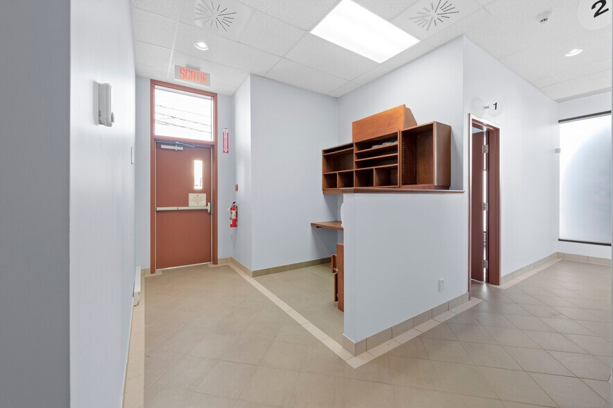 More Photos Of 84 Rue Court, Granby Medical For Sale