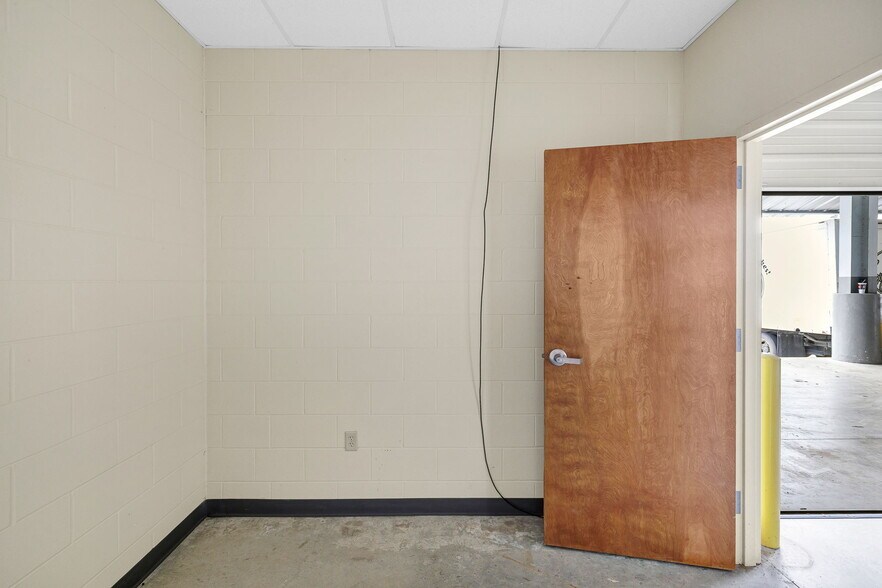 More Photos Of 9342 SE Loop 410, San Antonio Refrigeration Cold Storage For Lease