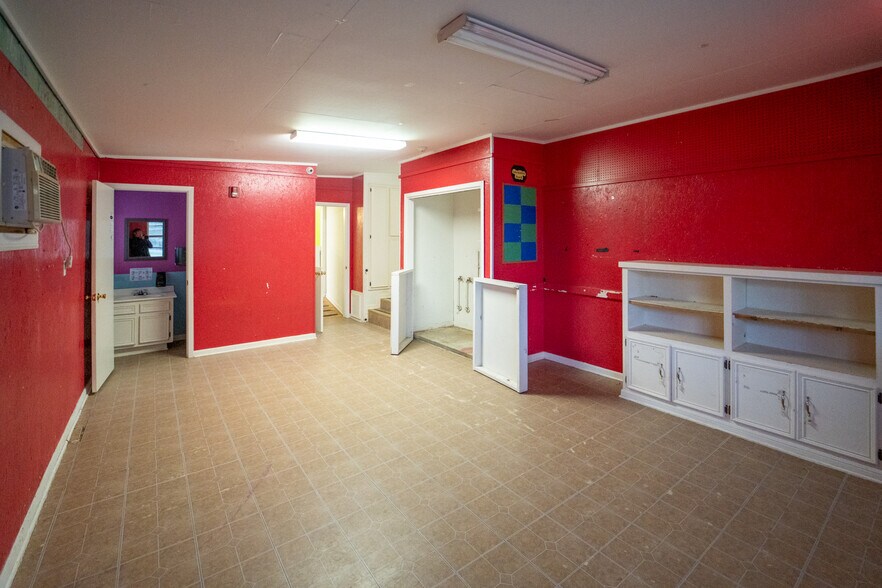 More Photos Of 105 Ward St, Cuero Daycare Center For Sale