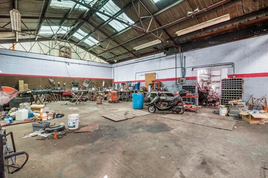 More Photos Of 5 Roosevelt St, Bridgeport Warehouse For Sale