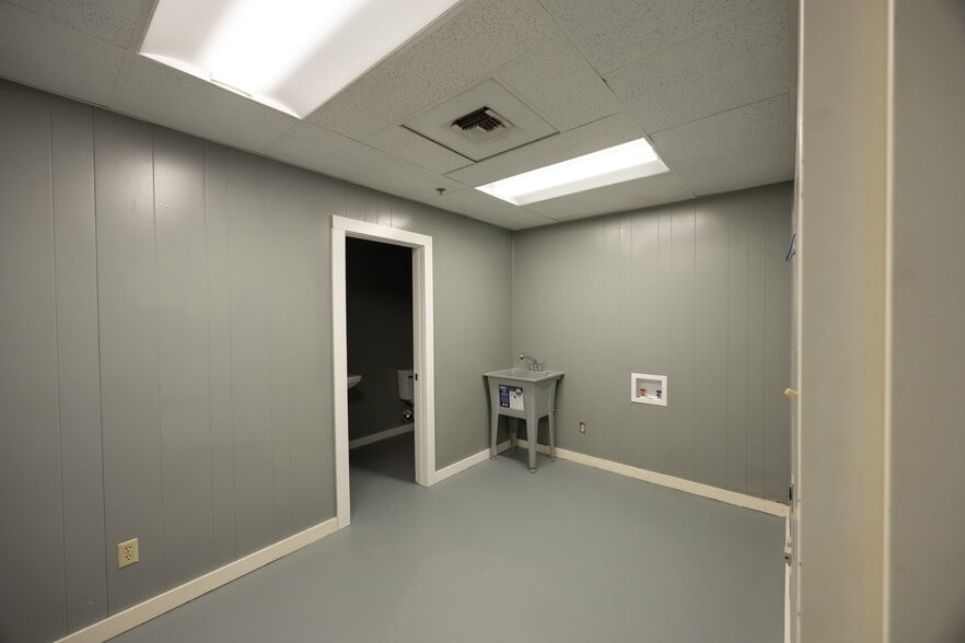 More Photos Of 901 SW 4th Ave, Amarillo Warehouse For Lease