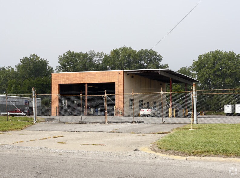 More Photos Of 5657 Enterprise Blvd, Toledo Truck Terminal For Lease