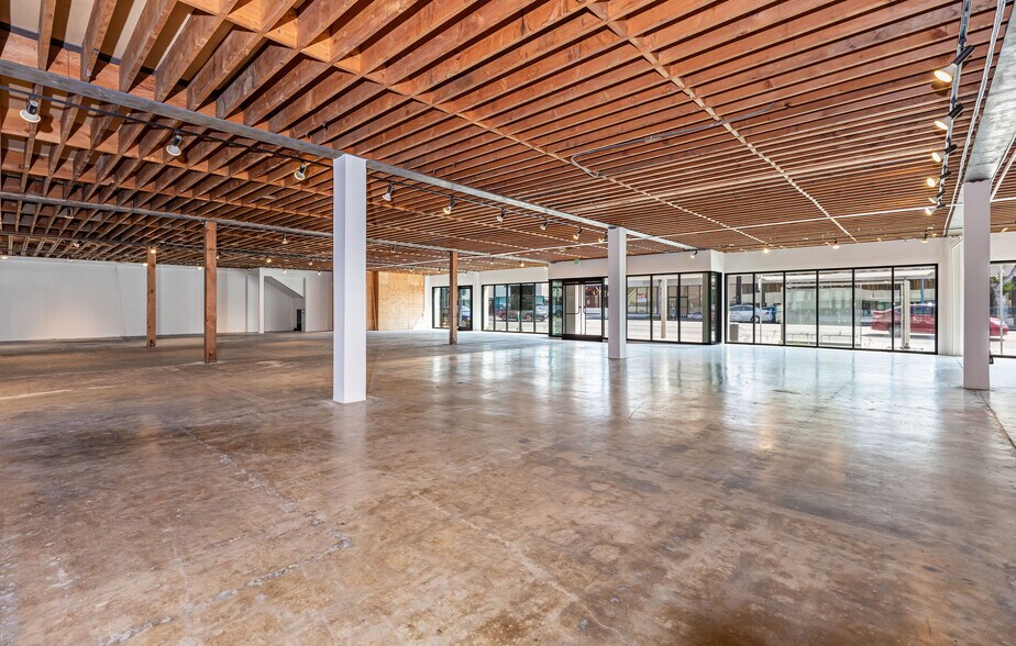 More Photos Of 501-511 N La Cienega Blvd, West Hollywood Storefront Retail Office For Lease
