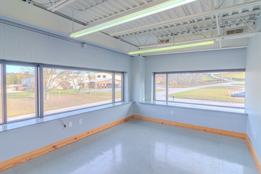 More Photos Of 87 Carpenter Dr, Annville Warehouse For Lease