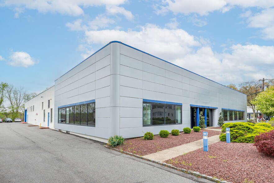 Primary Photo Of 119 Naylon Ave, Livingston Warehouse For Lease