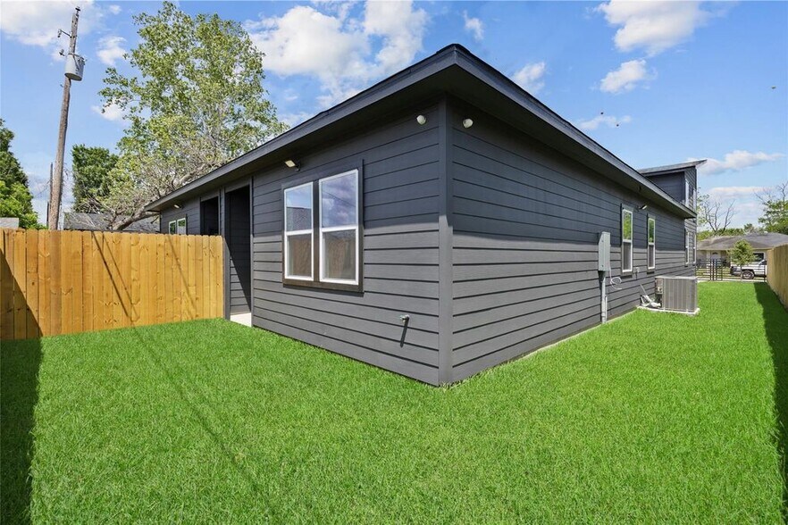 More Photos Of 6314 Crest st, Houston Multifamily For Sale