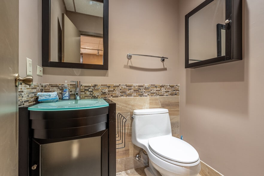 More Photos Of 47 W Dundee Rd, Wheeling Medical For Sale
