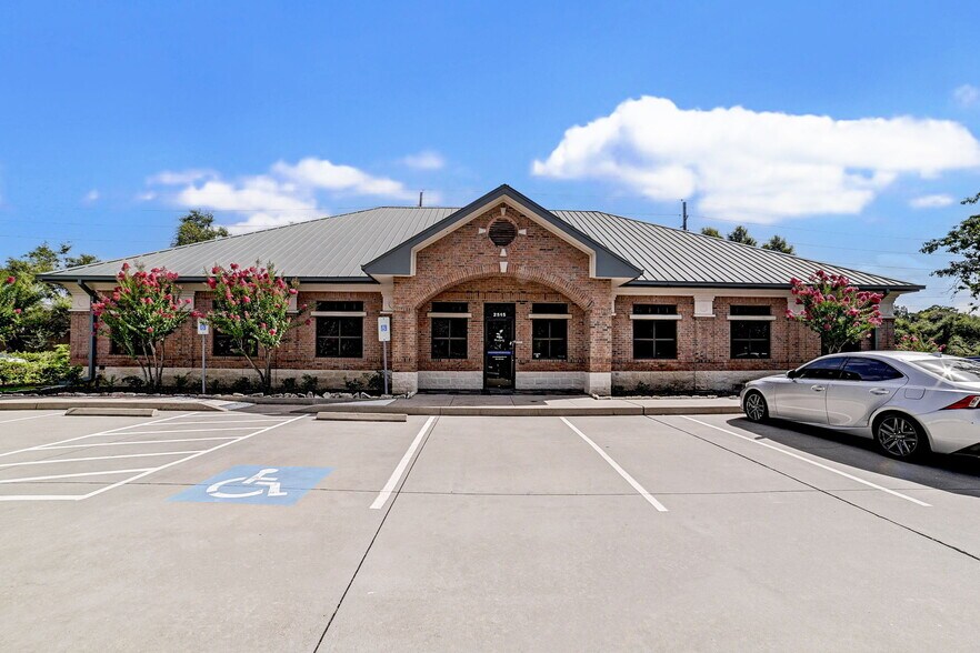 More Photos Of 2515 Cordes Dr, Sugar Land General Retail For Sale