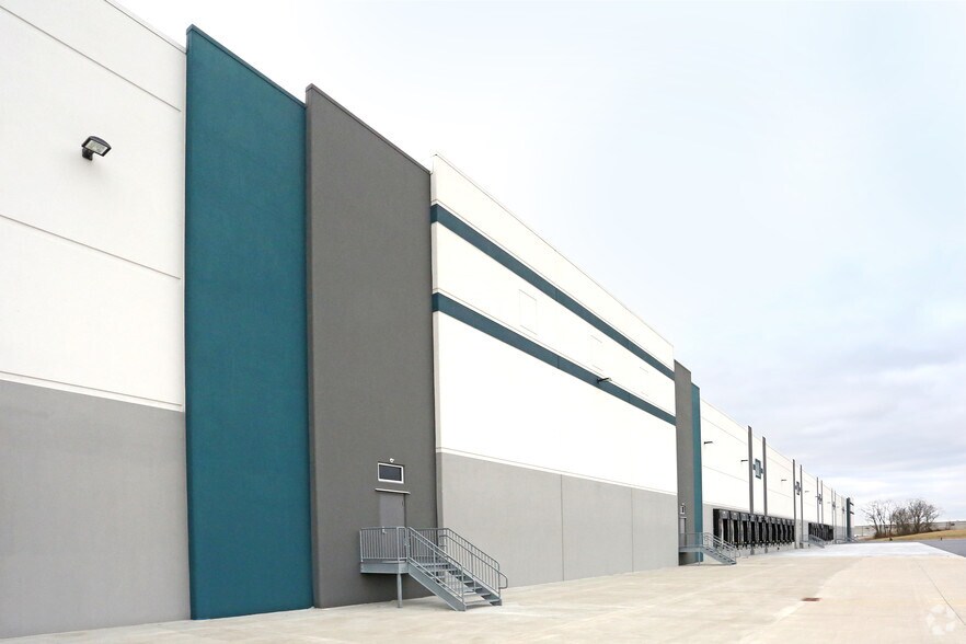 More Photos Of 201 River Ridge Pky, Jeffersonville Warehouse For Lease