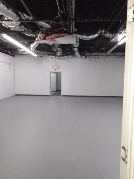 More Photos Of 4028-4030 NE 6th Ave, Oakland Park Warehouse For Lease