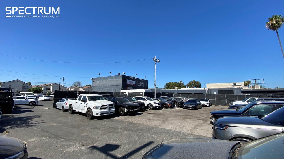 More Photos Of 21012 Sherman Way, Canoga Park Land For Lease