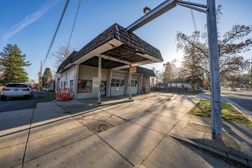 More Photos Of 205 E California St, Jacksonville General Retail For Sale