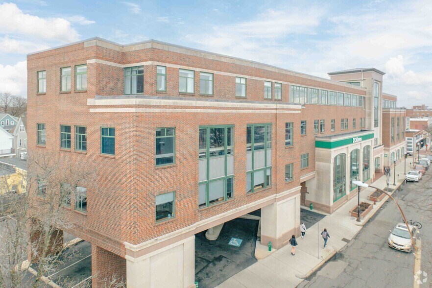 More Photos Of 212 Elm St, Somerville Office For Lease