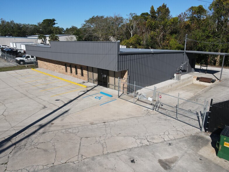 Primary Photo Of 735 Commerce Cir, Longwood Warehouse For Lease