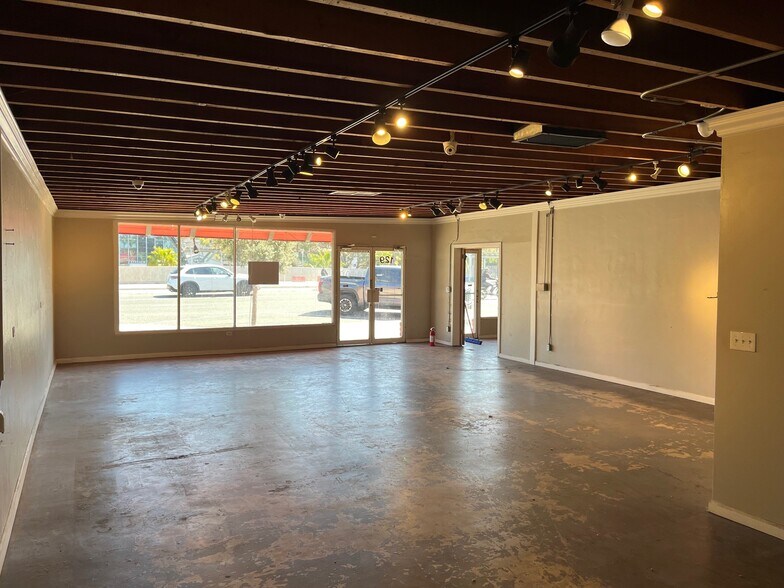 More Photos Of 127-129 N Highway 101, Solana Beach Storefront For Sale
