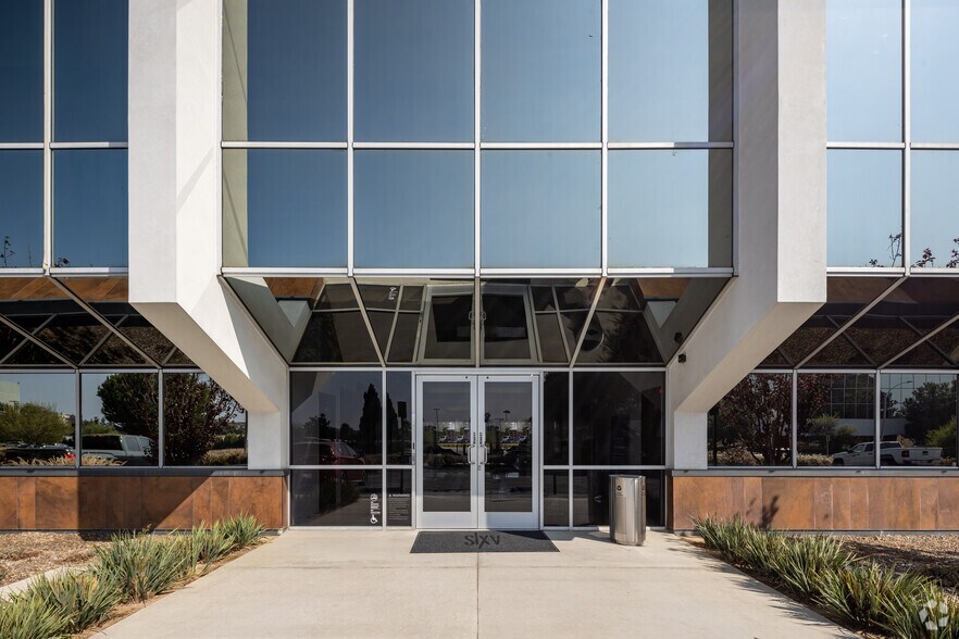 More Photos Of 2150 Towne Centre Pl, Anaheim Unknown For Lease