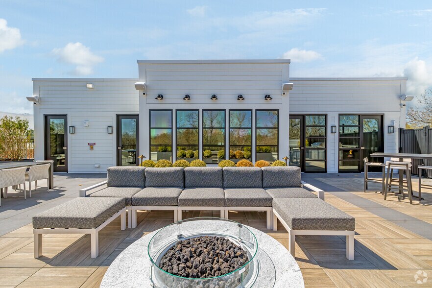 More Photos Of 619 N Maple Ave, Ho-Ho-Kus Apartments For Lease