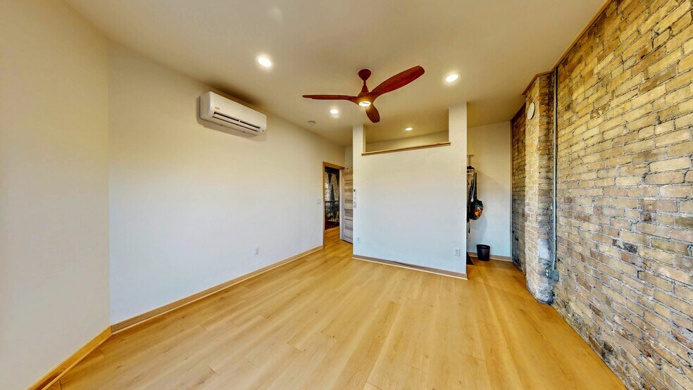 More Photos Of 209 S Main St, Jefferson General Retail For Sale