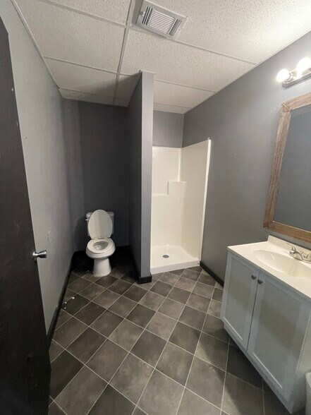 More Photos Of 134 Elm St, Anniston Freestanding For Lease