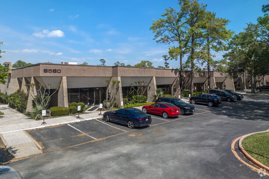 More Photos Of 8554 Katy Fwy, Houston Unknown For Lease