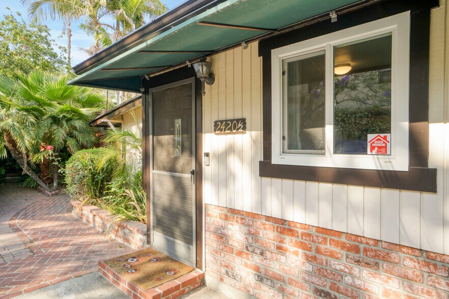 More Photos Of 2420 N Beachwood Dr, Los Angeles Multifamily For Sale