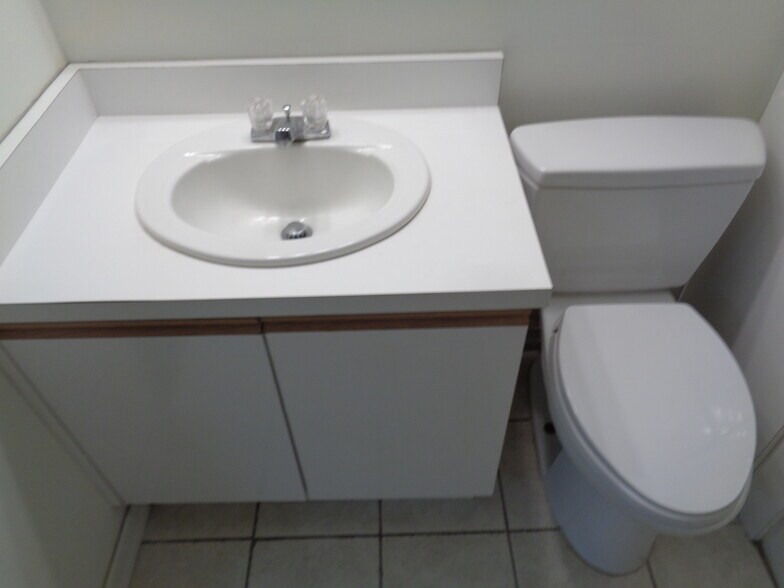 More Photos Of 6020 Deacon Rd, Sarasota Warehouse For Sale