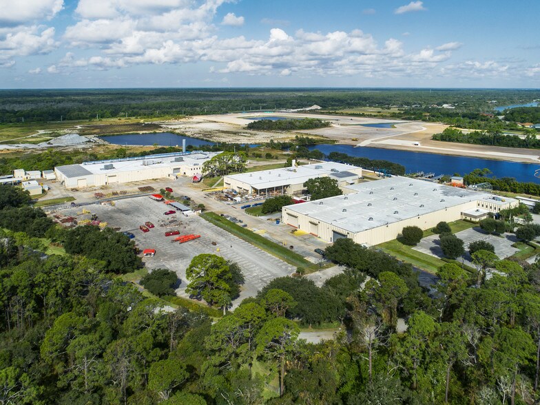 More Photos Of 1958 Unsinkable St, Flagler Beach Manufacturing For Sale