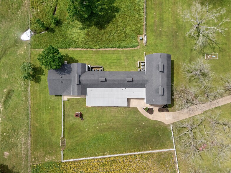 More Photos Of 53447 Highway 290, Hempstead Specialty For Sale