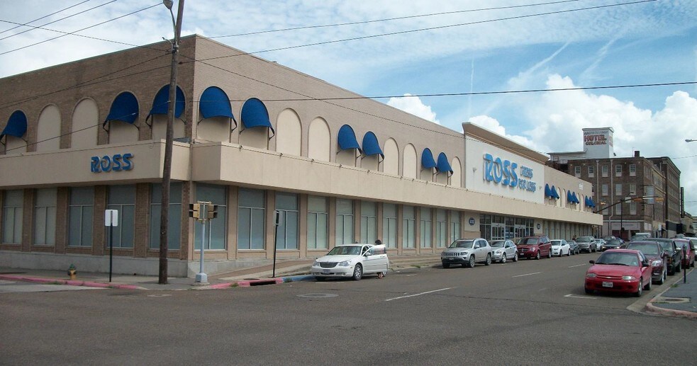 More Photos Of 315 E 12th St, Brownsville Storefront Retail Office For Lease