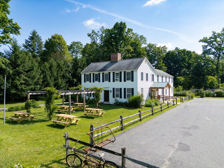 More Photos Of 139 S Main St, Sheffield Freestanding For Sale