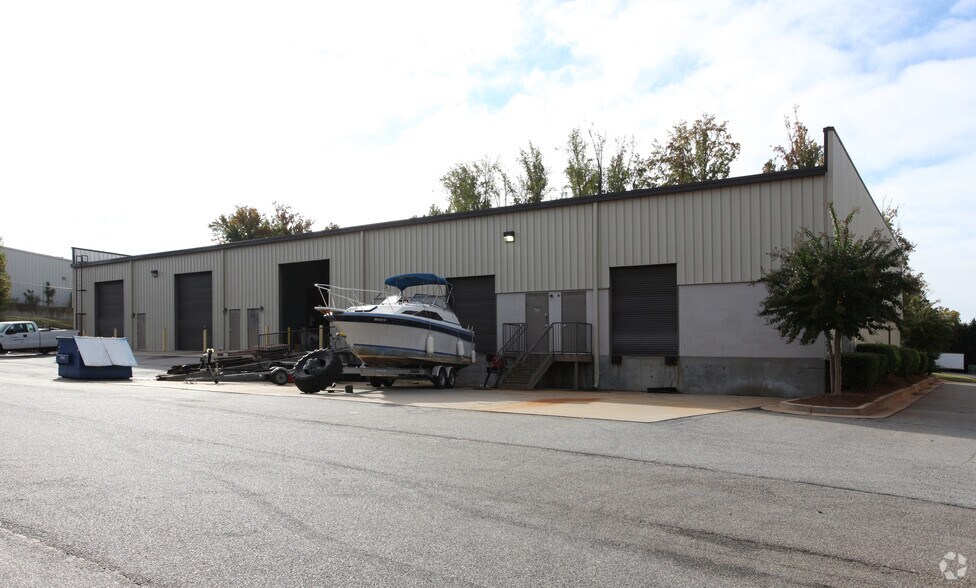 More Photos Of 1340 Oak Industrial Ln, Cumming Warehouse For Lease