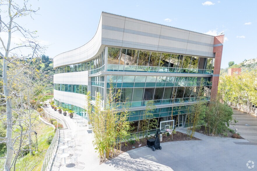 More Photos Of 24151 Ventura Blvd, Calabasas Office For Lease