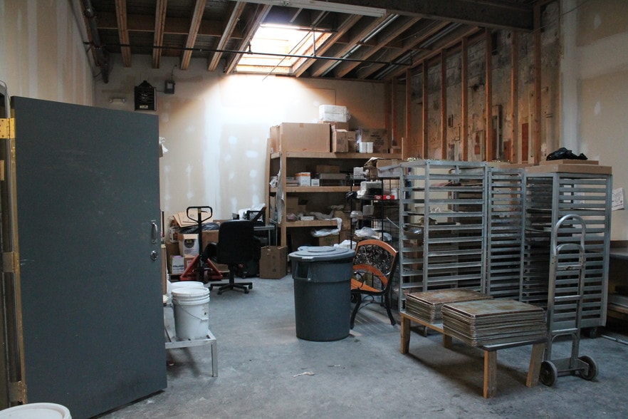 More Photos Of 803-807 Washington Blvd, Baltimore Storefront Retail Residential For Lease