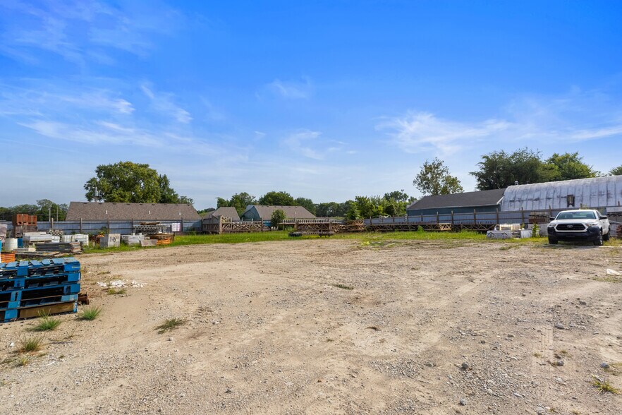 More Photos Of 510 E Jackson St, Shelbyville Industrial For Sale