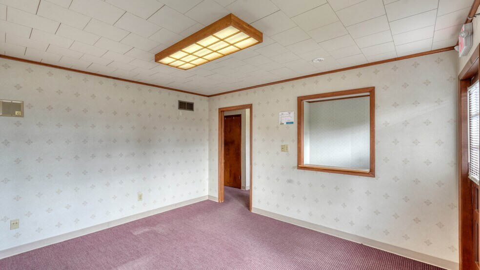 More Photos Of 126 S 9th St, Cambridge Office For Lease