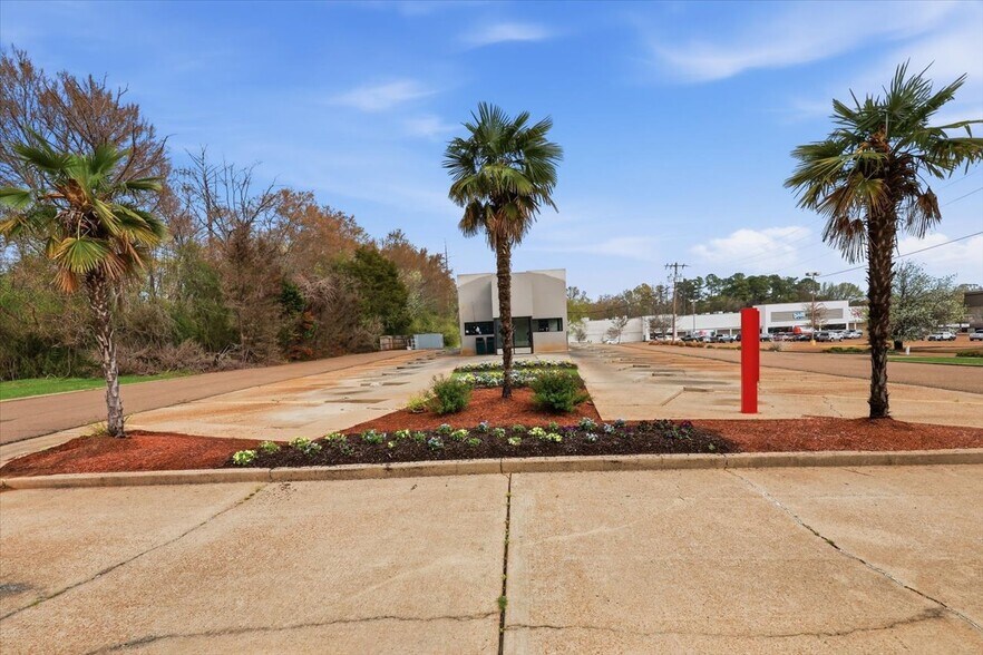 More Photos Of 1900 E County Line Rd, Ridgeland Fast Food For Sale