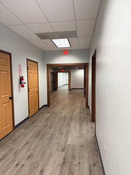 More Photos Of 1542 Industrial Dr, Shawano Showroom For Lease