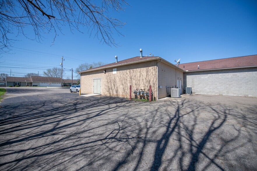 More Photos Of 1315 N Wooster Ave, Strasburg Freestanding For Lease