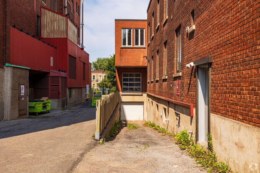 More Photos Of 2259-2261 Av Papineau, Montréal Office For Sale