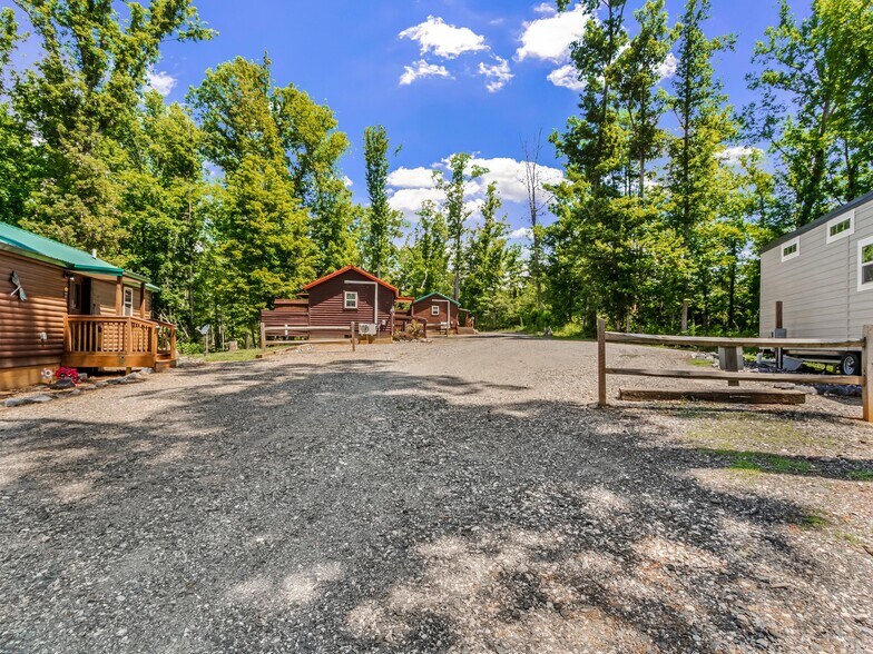 More Photos Of 127 Deer Hill Ln, Weaverville Specialty For Sale