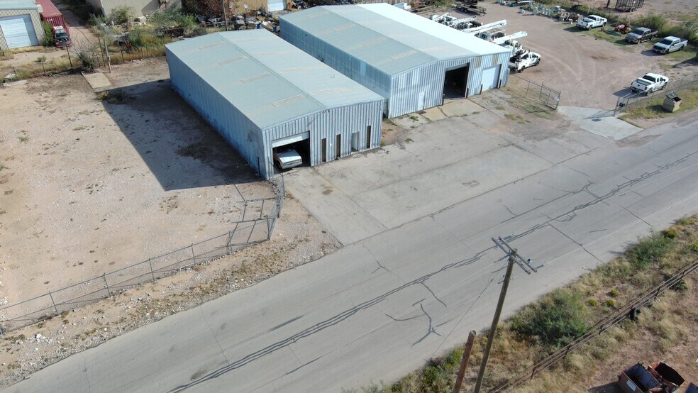More Photos Of 1609 E Taylor Ave, Midland Warehouse For Lease