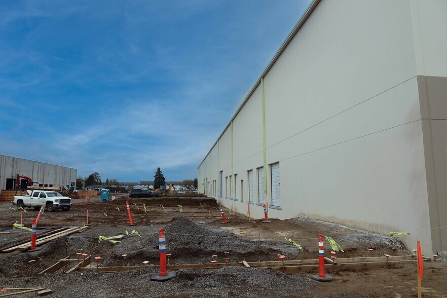 More Photos Of 1414 Commerce Way, Woodburn Industrial For Lease