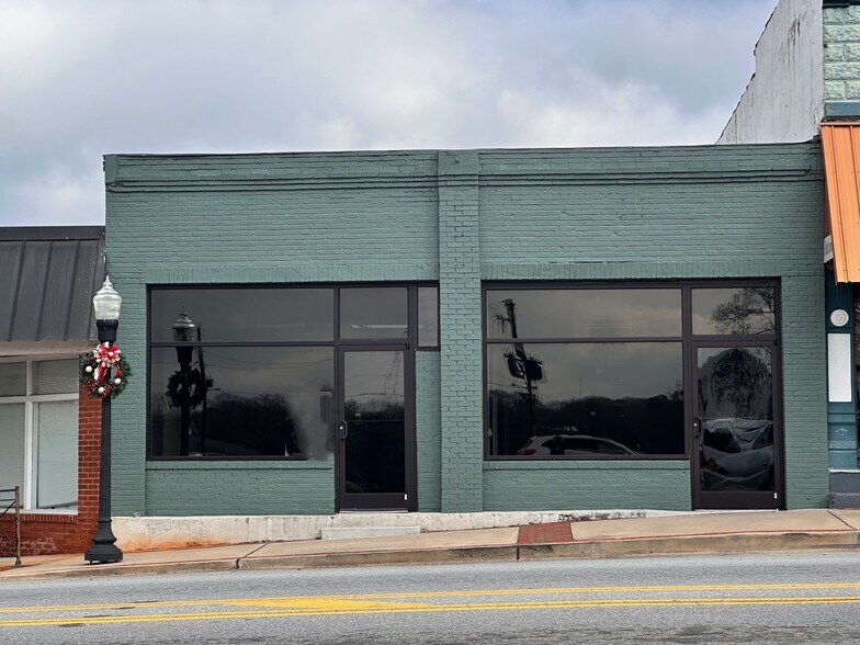 Primary Photo Of 1484 Washington St, Clarkesville General Retail For Sale